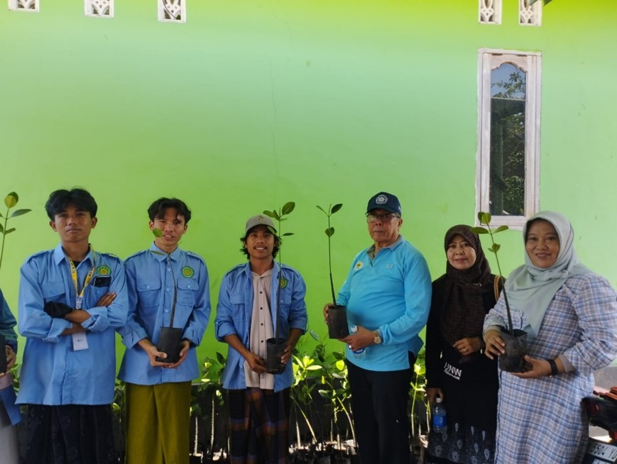 Mahasiswa dan Dosen Biologi Gelar PKM: Revitalisasi Ekosistem Mangrove di Ketapang Raya, Lombok Timur