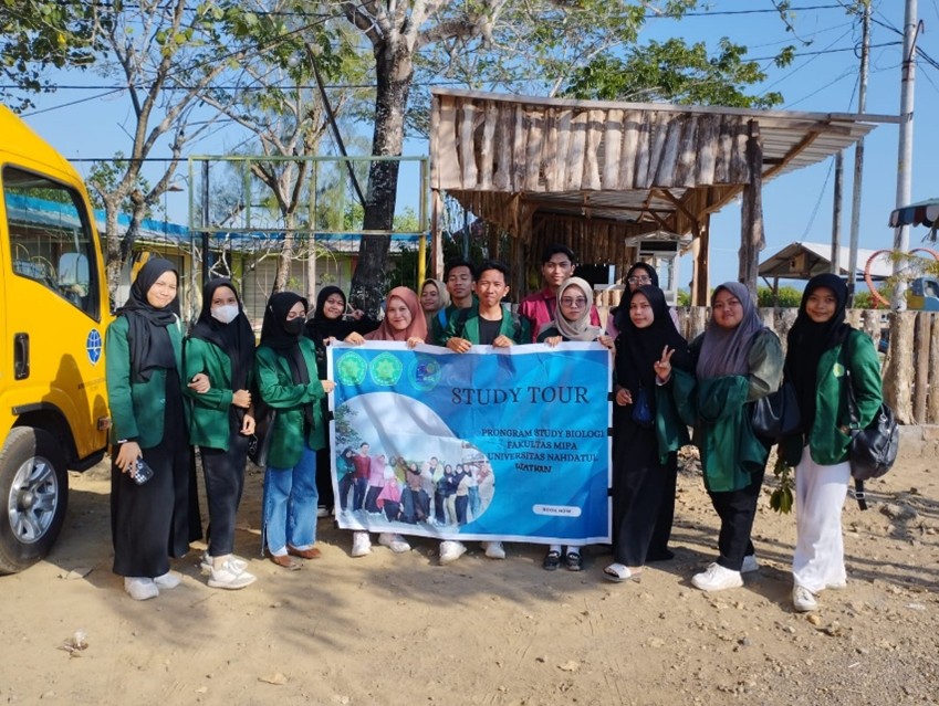 Study Tour Mahasiswa Biologi TA 2024/2025 di Kawasan Ekowisata Mangrove Lembar: Belajar Konservasi dan Manajemen Ekowisata dari Lapangan